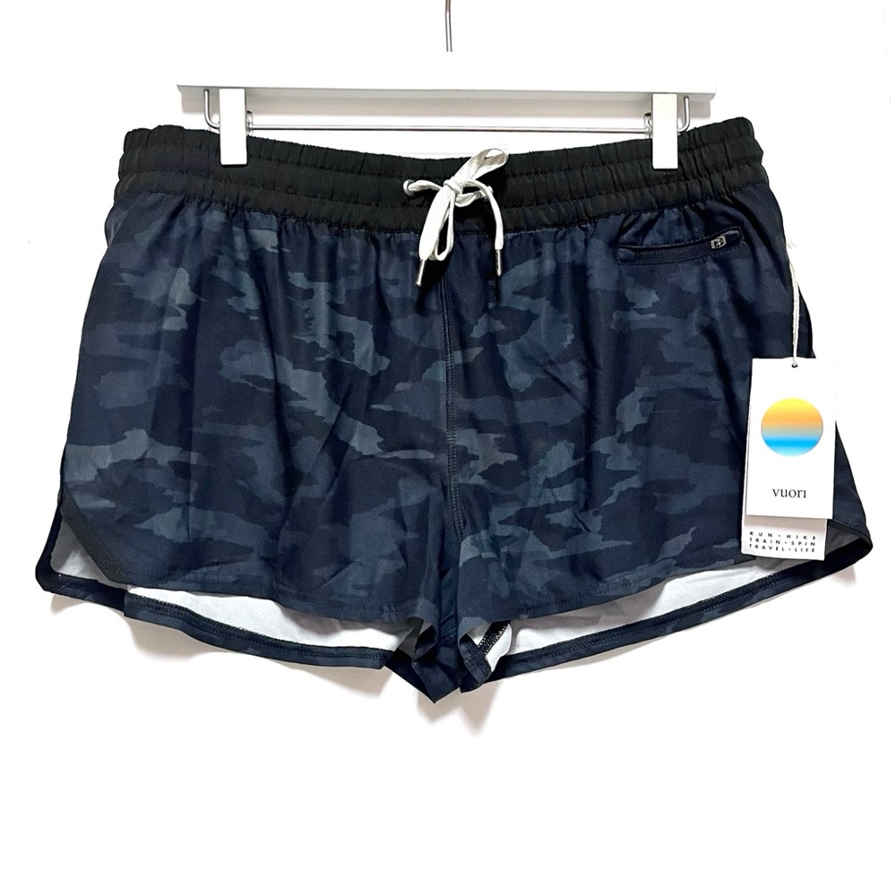 Vuori Clementine Performance Shorts Womens XL Black Camo Outdoor Gorpcore Gym